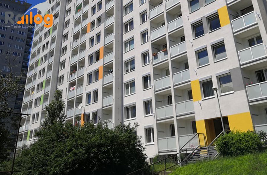 Výroba a montáž hliníkového zábradli Railog® na bytovém domě Jordana Jovkova v Praze r. 2020