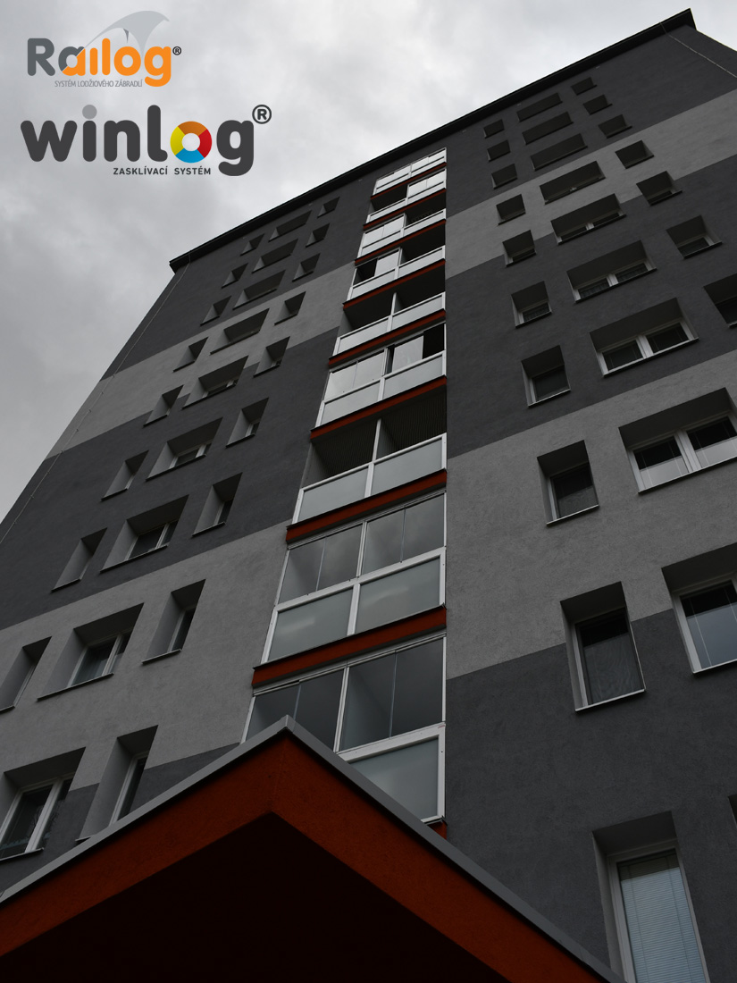 Winlog® otočný - zasklení prefabrikovaných lodžií bezrámovým otočným systémem ve tvaru U na bytovém domě ul. Šponarova v Ostravě - 2019